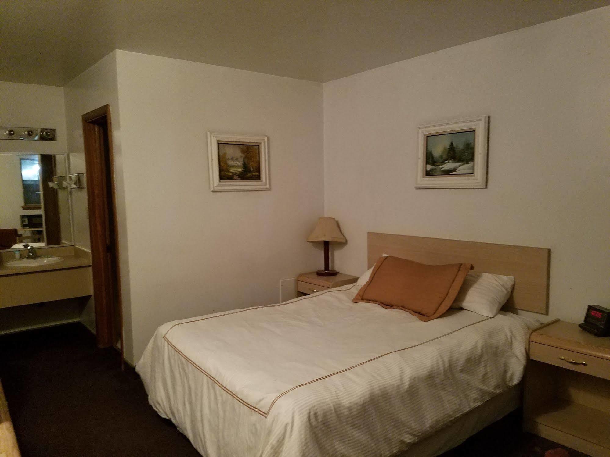 Downtown Xenion Motel Laramie Exterior photo